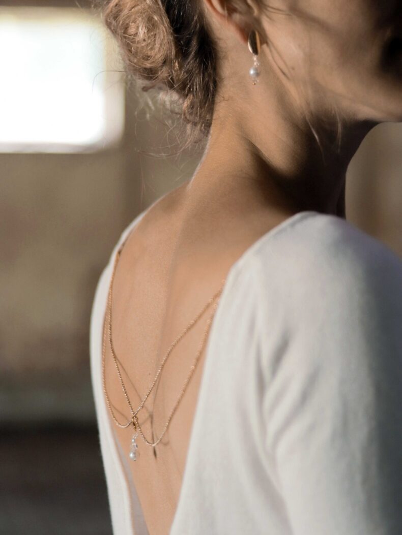 #one pearl earring small